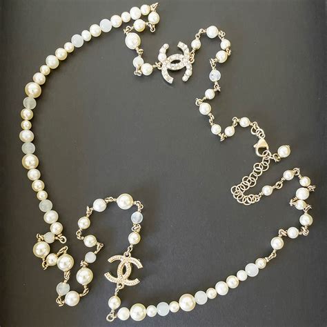 chanel faux pearl necklace